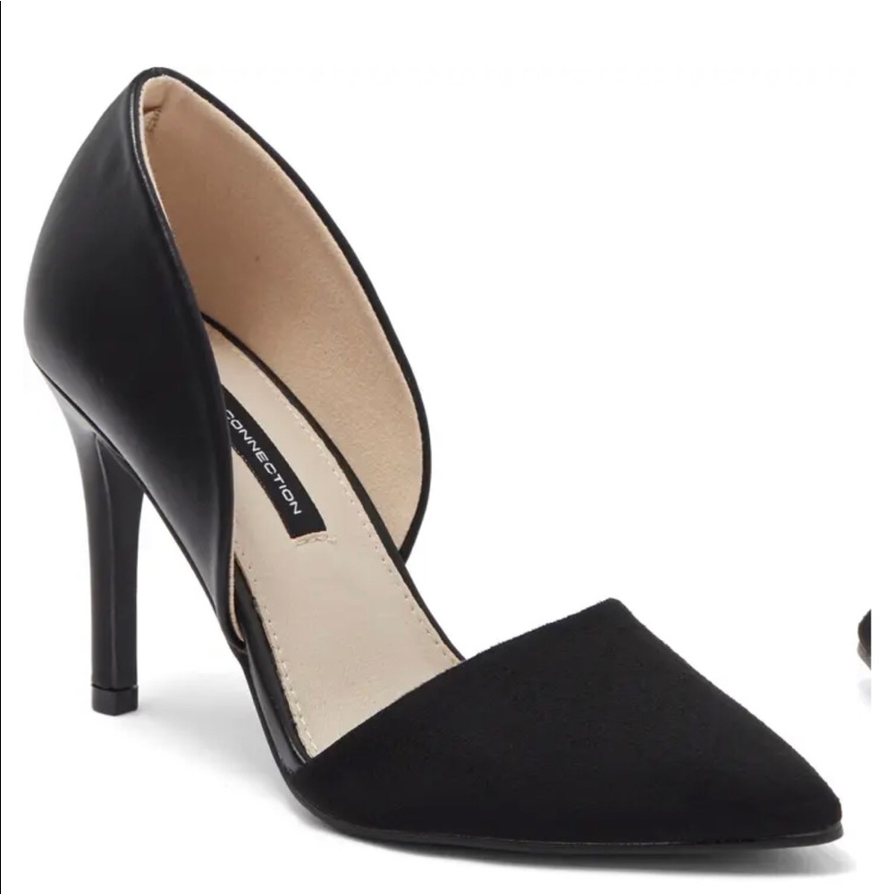 Black stiletto pump NWT